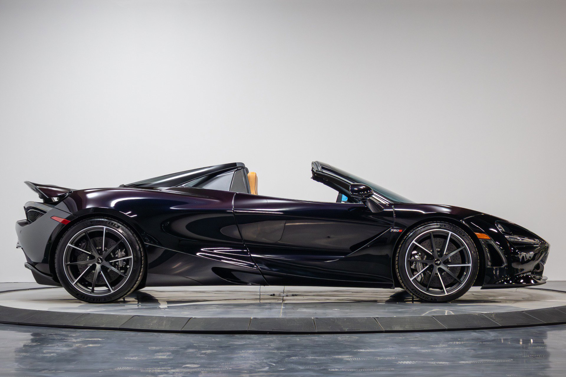 Used 2019 McLaren 720S Luxury photo 17