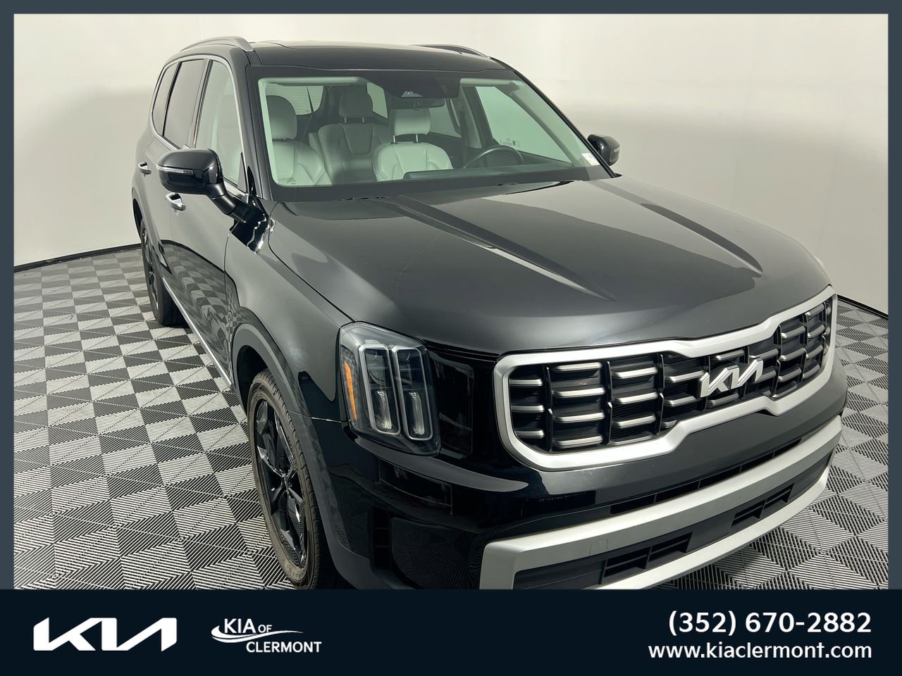 Used 2024 Kia Telluride S w/ S Sunroof Package