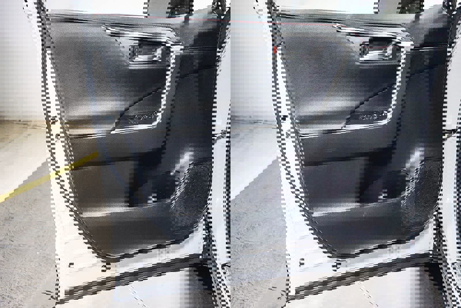 2023 Toyota RAV4 XSE