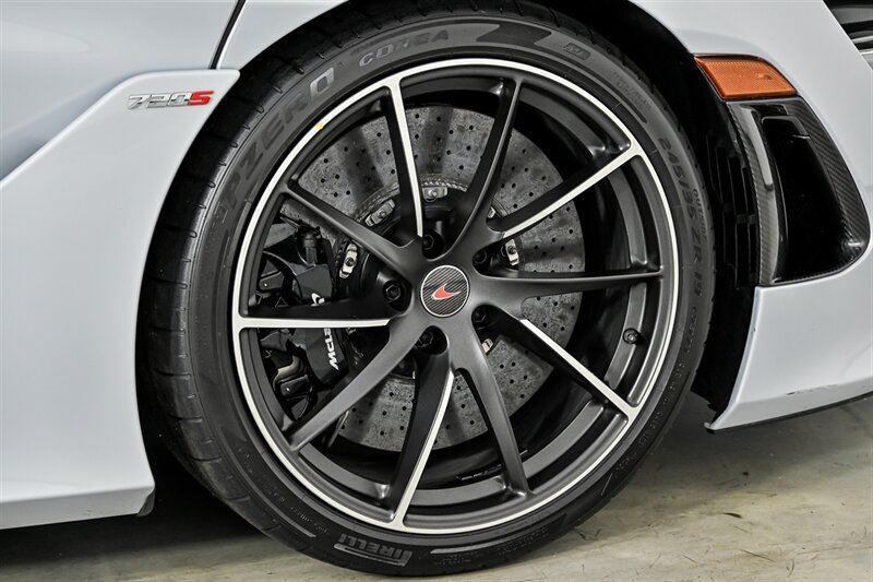 Used 2018 McLaren 720S Performance photo 14