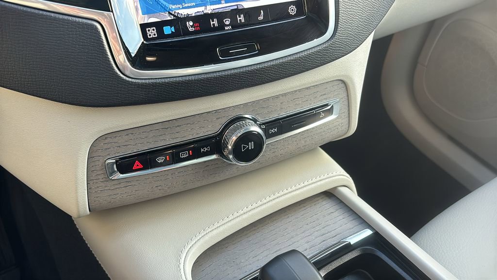 2025 Volvo Xc90 B6 Plus