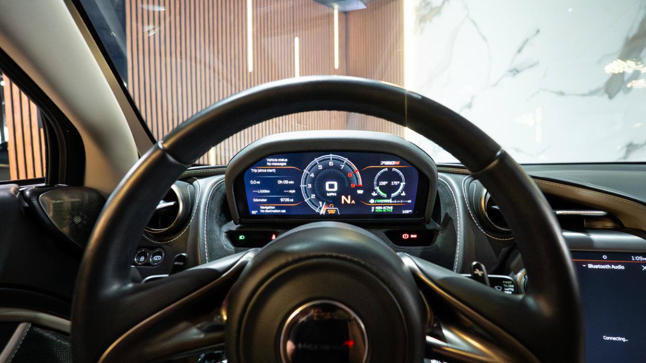 Used 2018 McLaren 720S Luxury photo 13