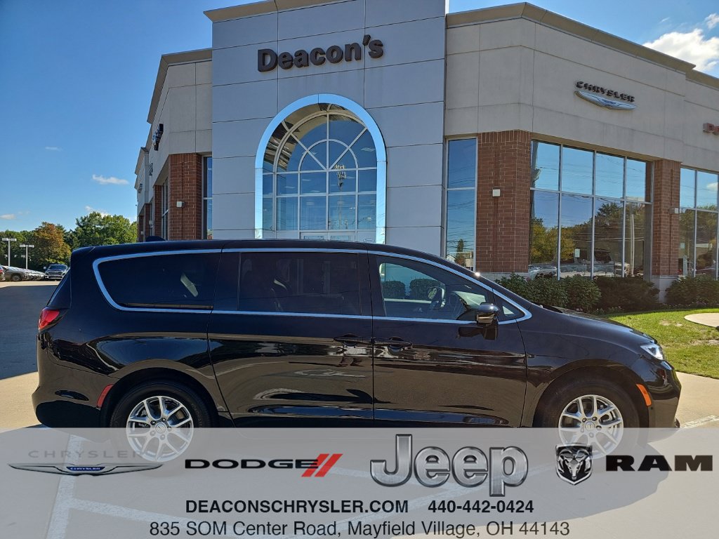 Used 2026 Chrysler Pacifica Select
