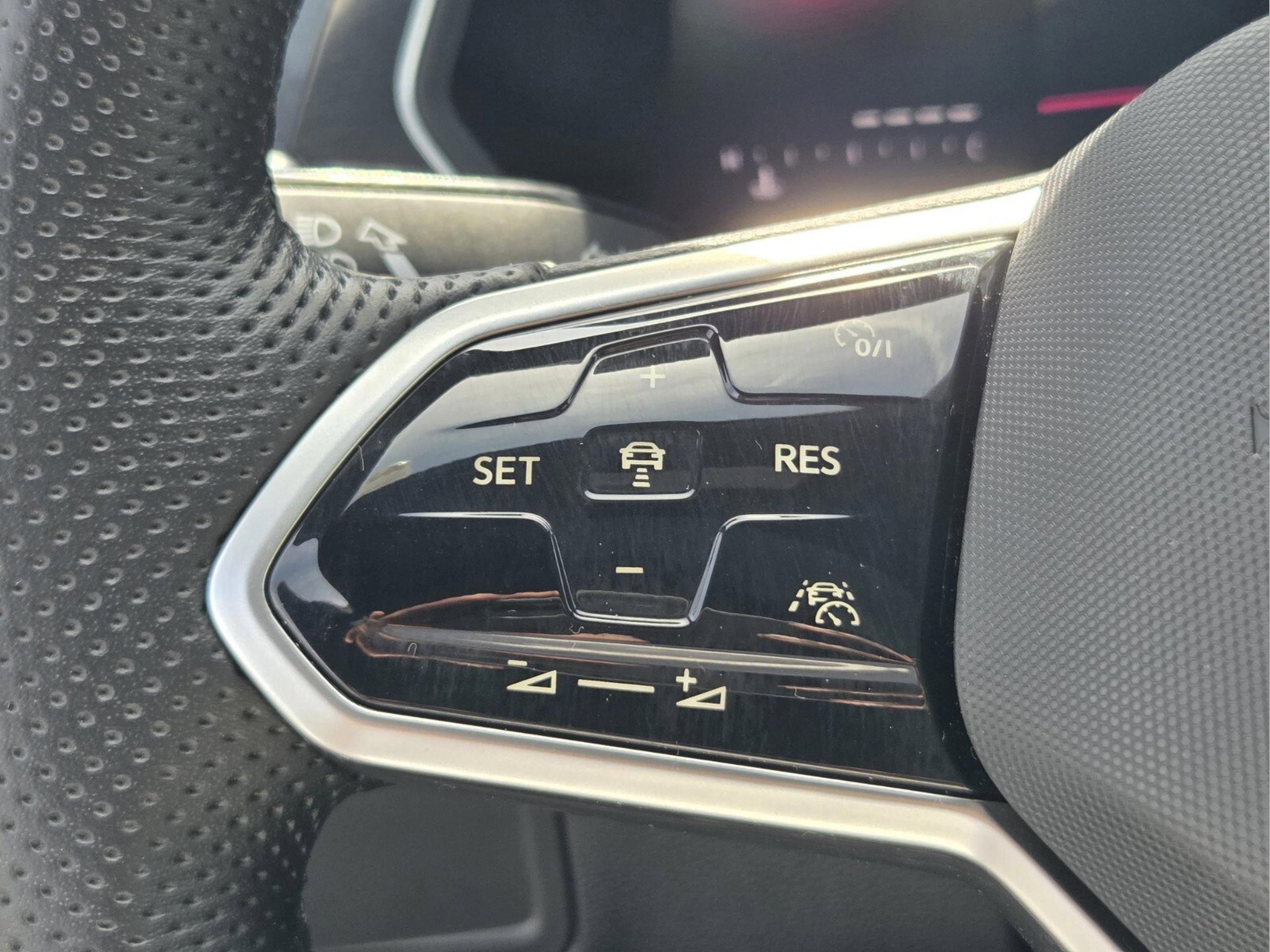 2024 Volkswagen Tiguan SE R-Line