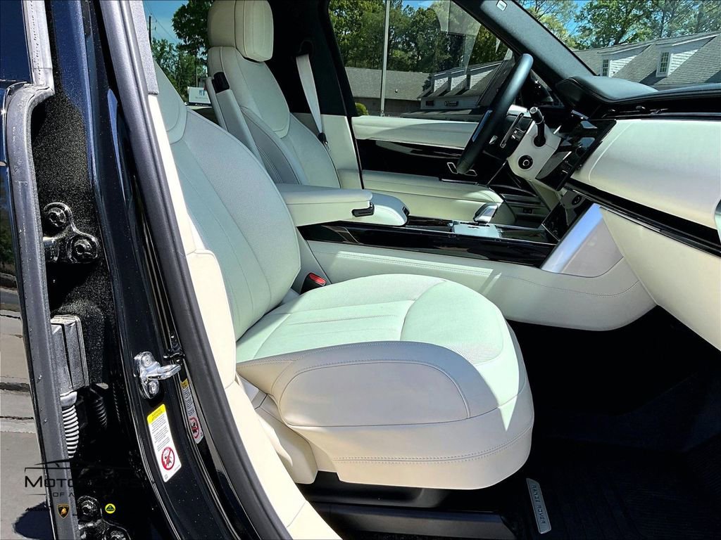 2025 Land Rover Range Rover SE