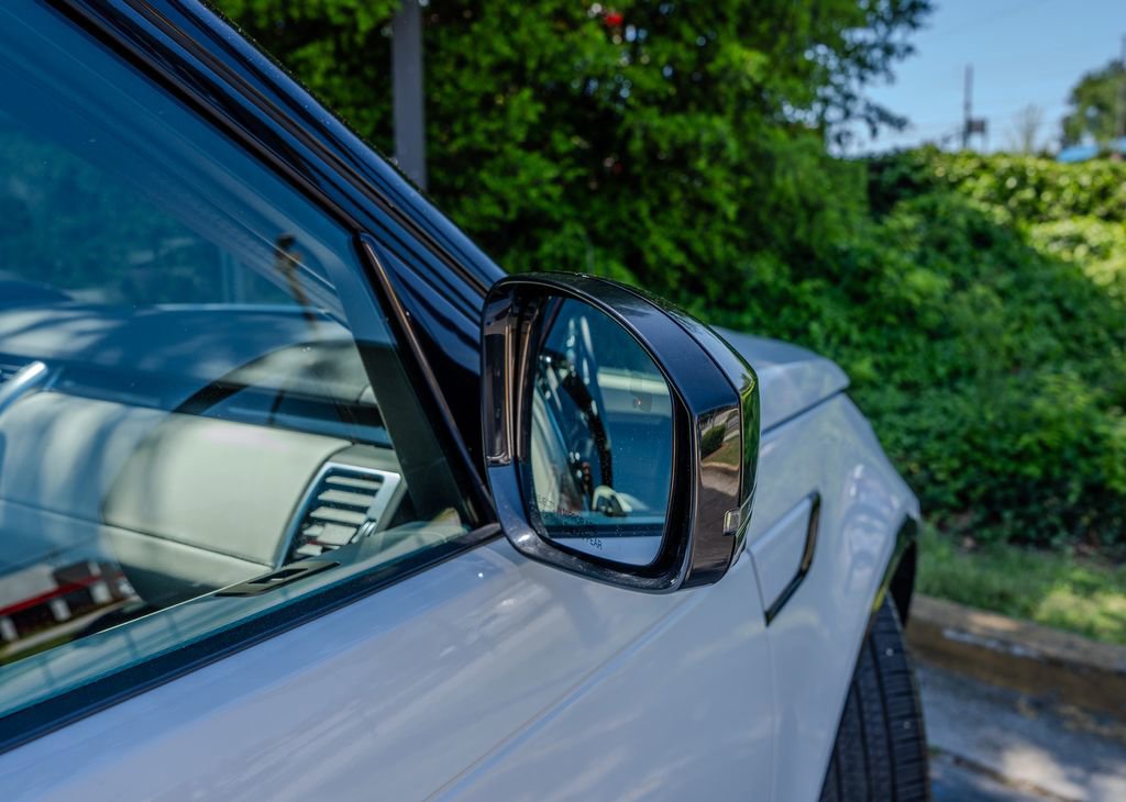 2023 Land Rover Discovery Metropolitan Edition