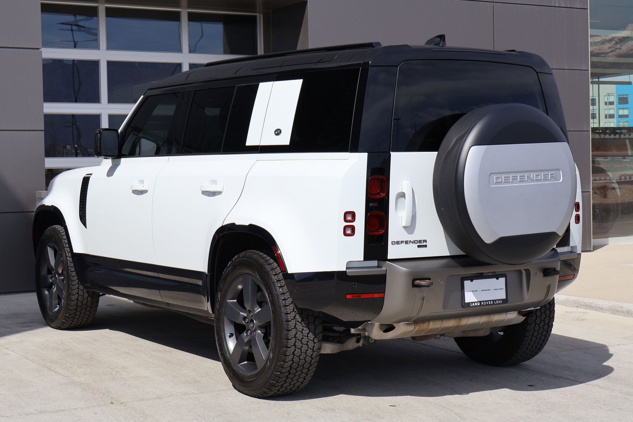 2023 Land Rover Defender 110 X-Dynamic SE