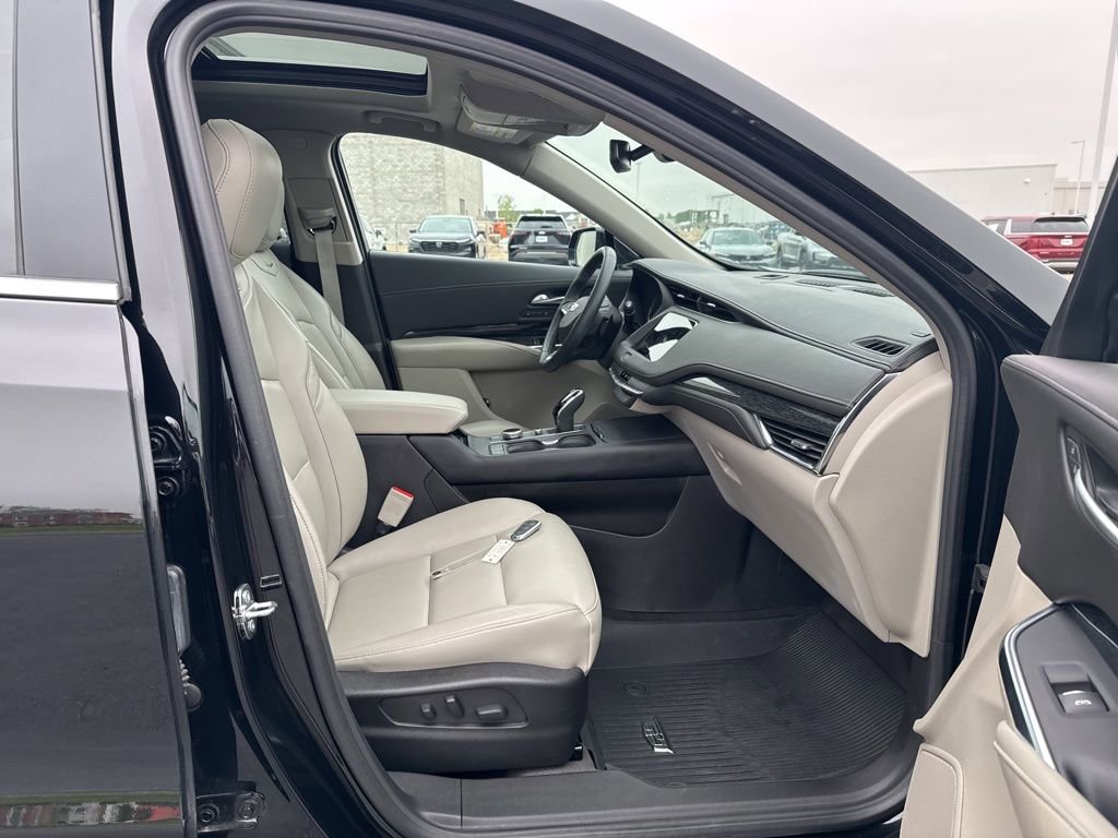 2023 Cadillac XT4 Premium Luxury