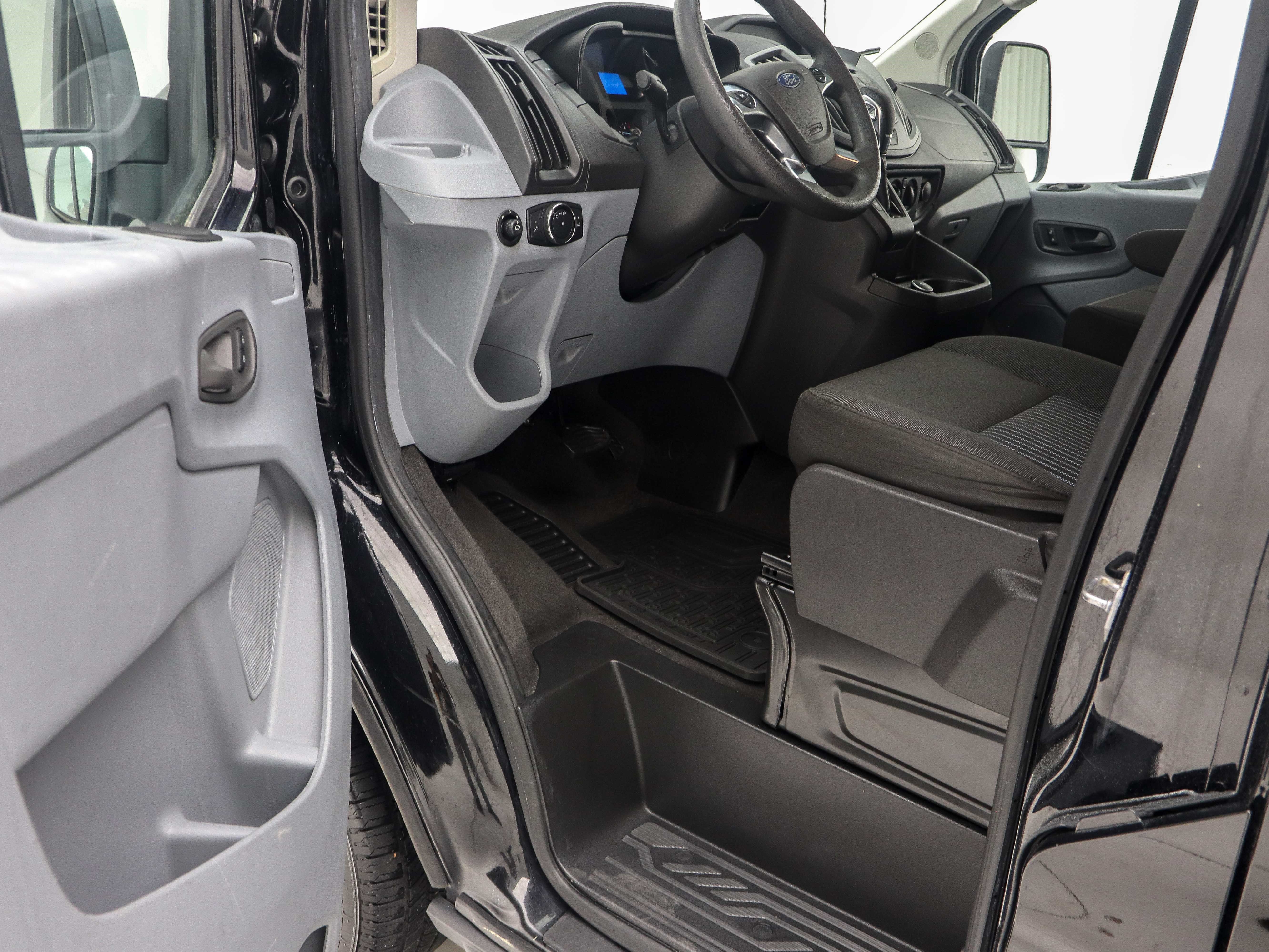 2018 Ford Transit Wagon XL - Photo 16