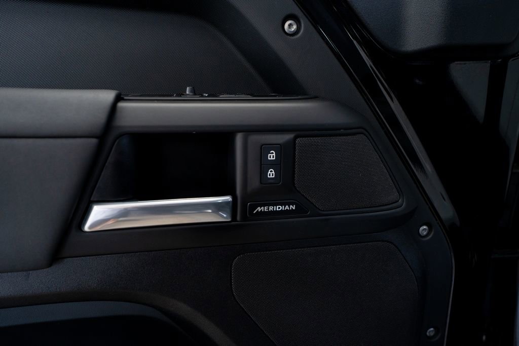 2025 Land Rover Defender 110 S