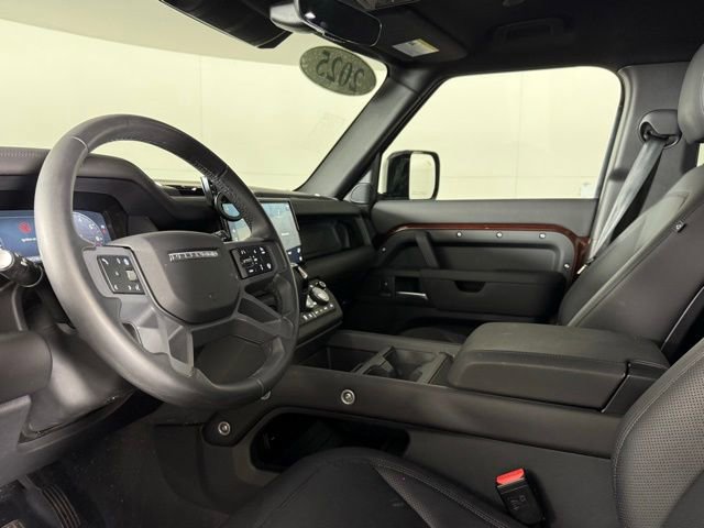 2025 Land Rover Defender 130 X-Dynamic SE