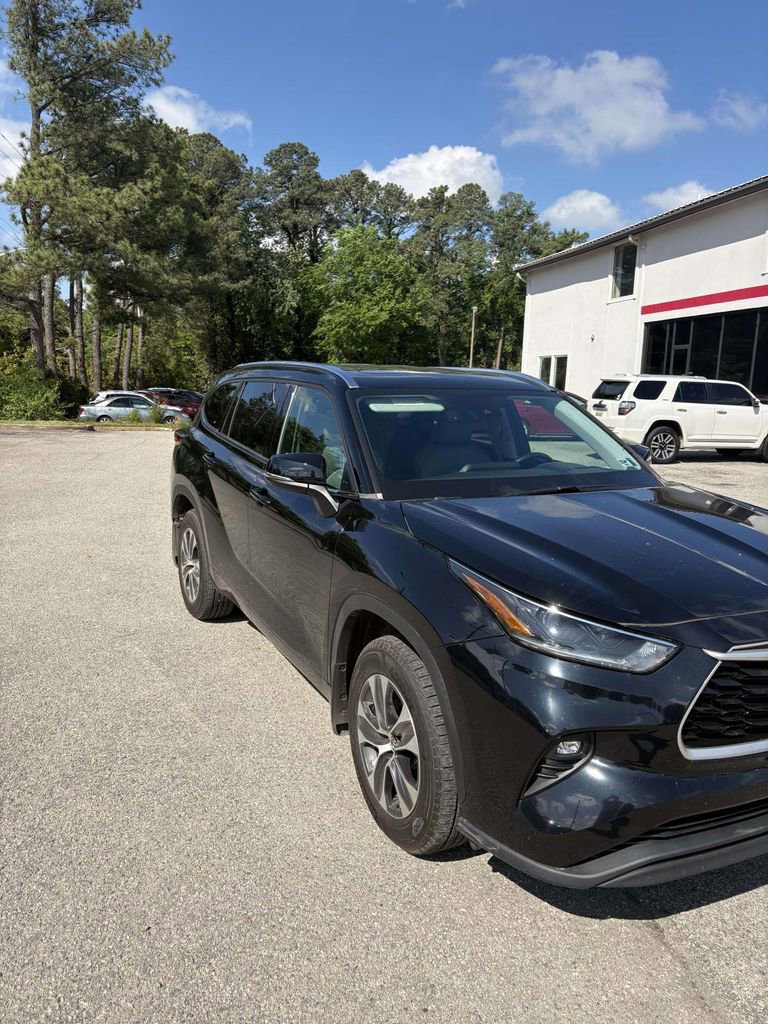 Certified 2021 Toyota Highlander XLE