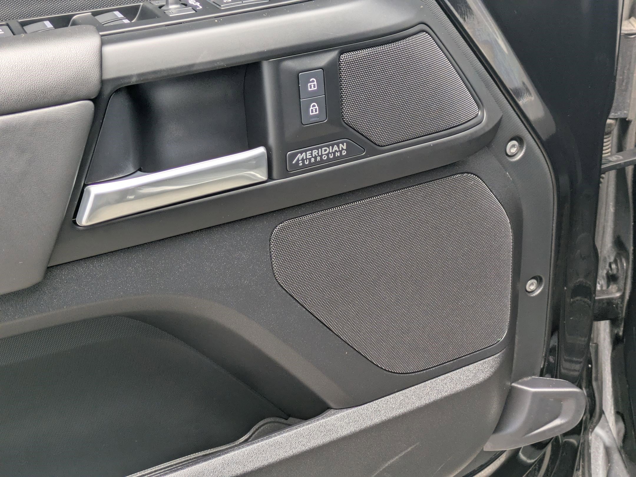 2025 Land Rover Defender 110 X-Dynamic SE