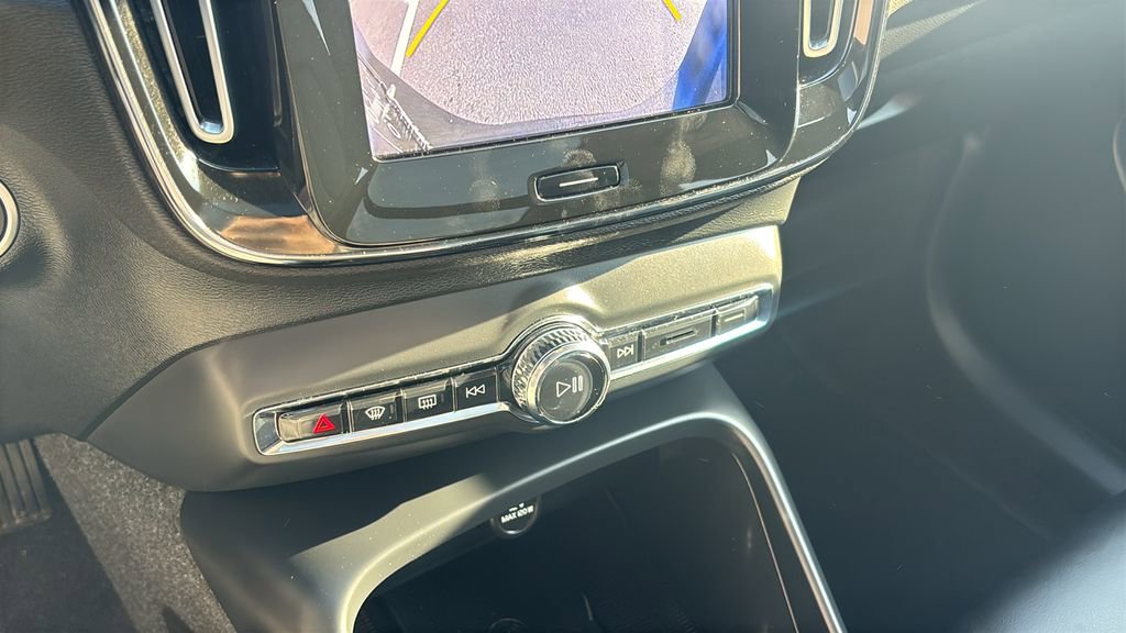 2024 Volvo Xc40 B5 Core