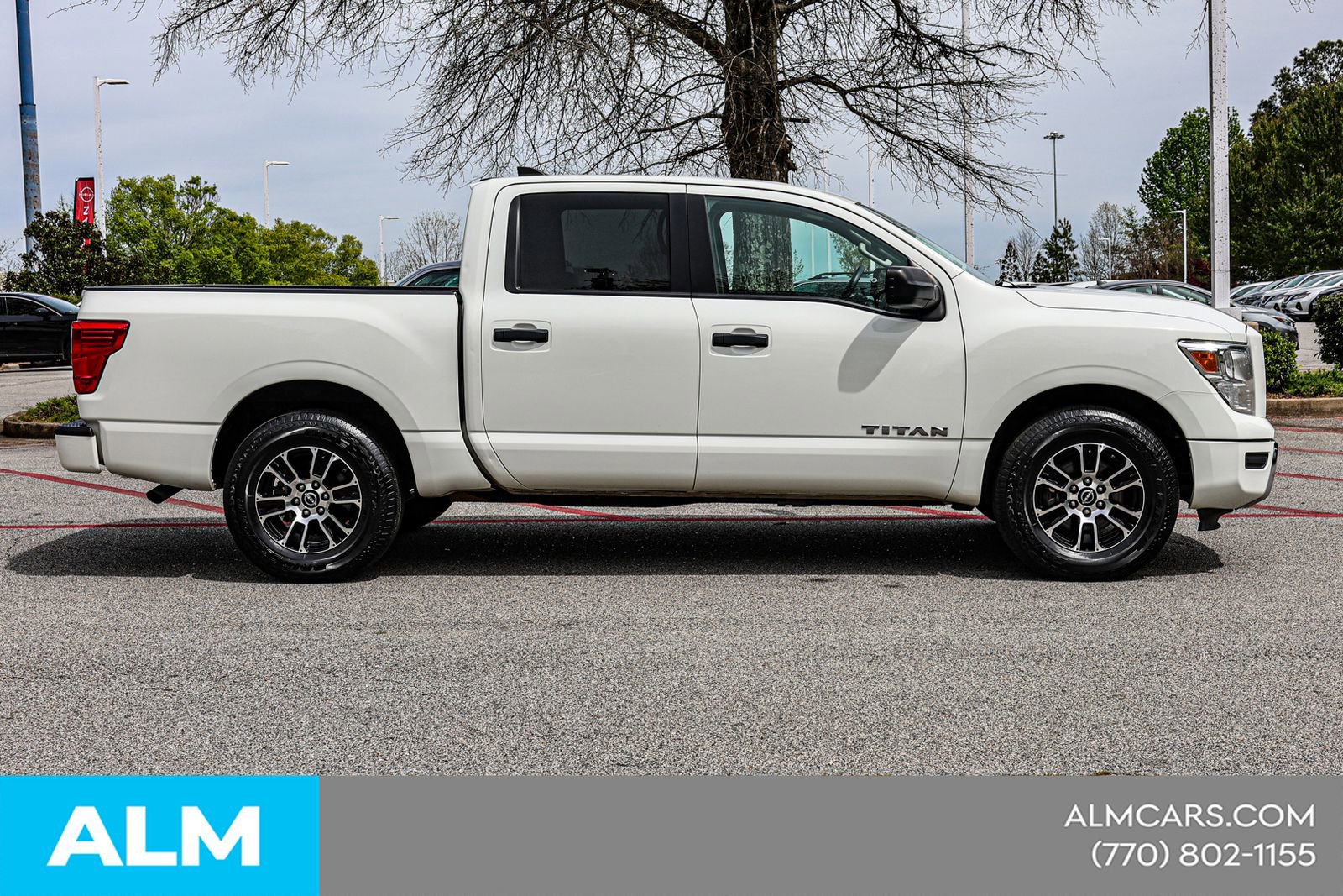 2023 Nissan Titan SV