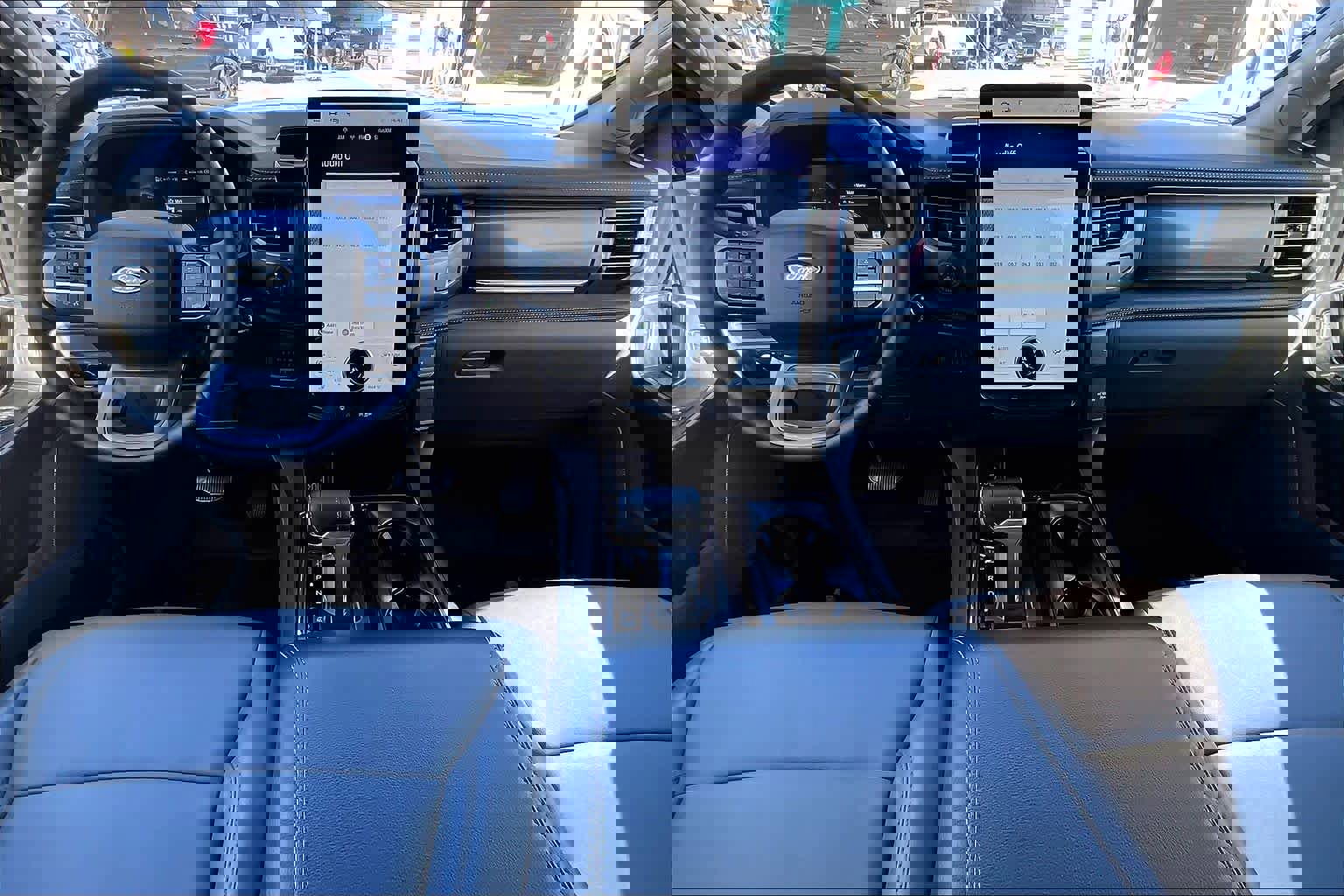 2025 Ford F150 Lightning Flash