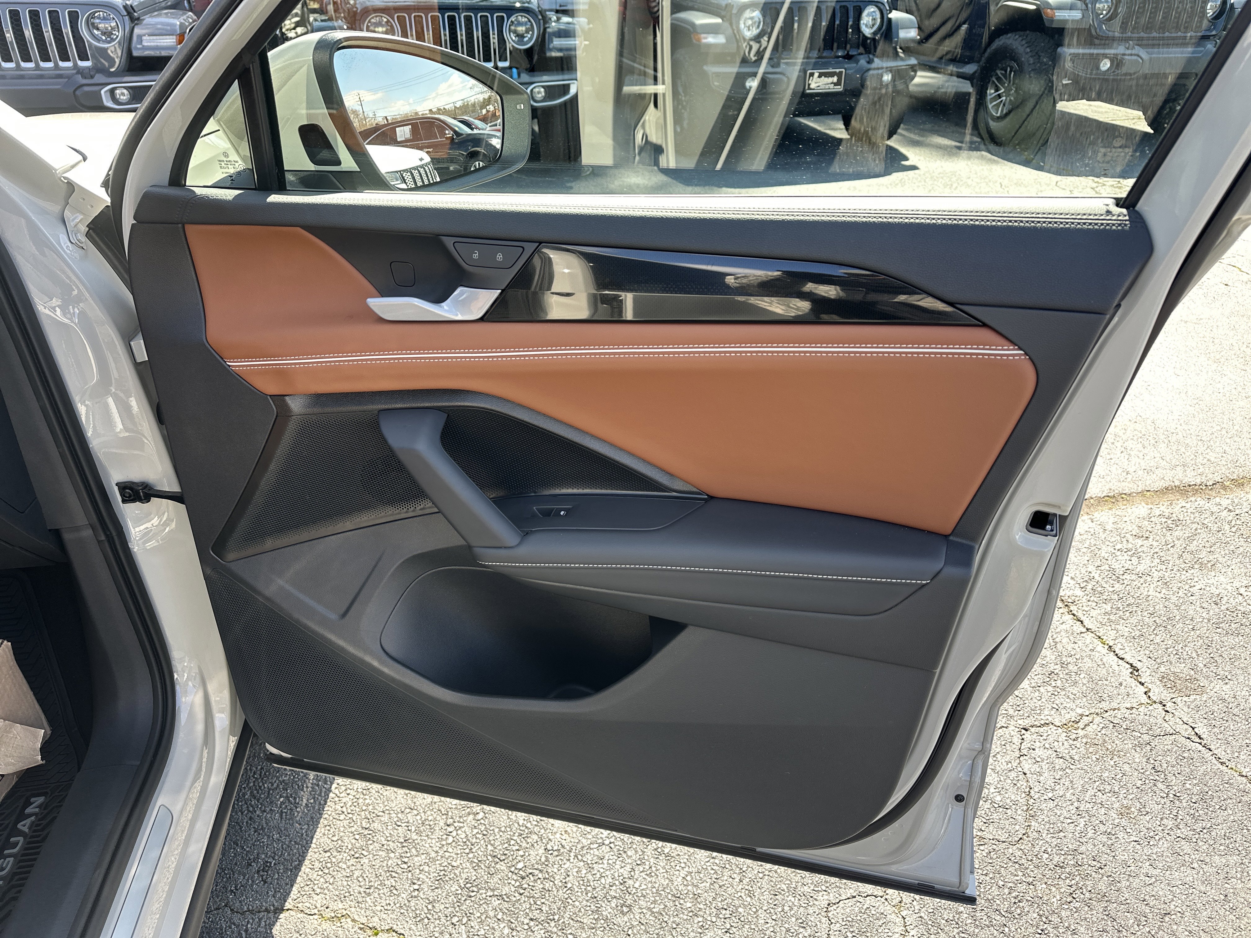 2025 Volkswagen Tiguan SEL R-Line