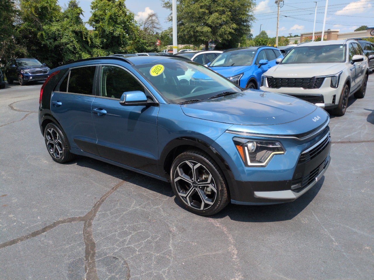 Used 2023 Kia Niro EX Touring