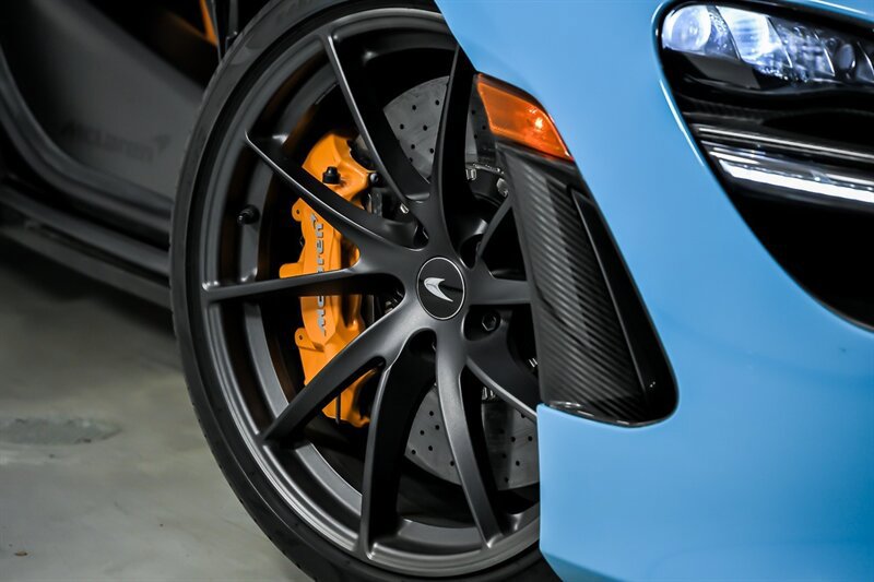 Used 2020 McLaren 720S Spider photo 4