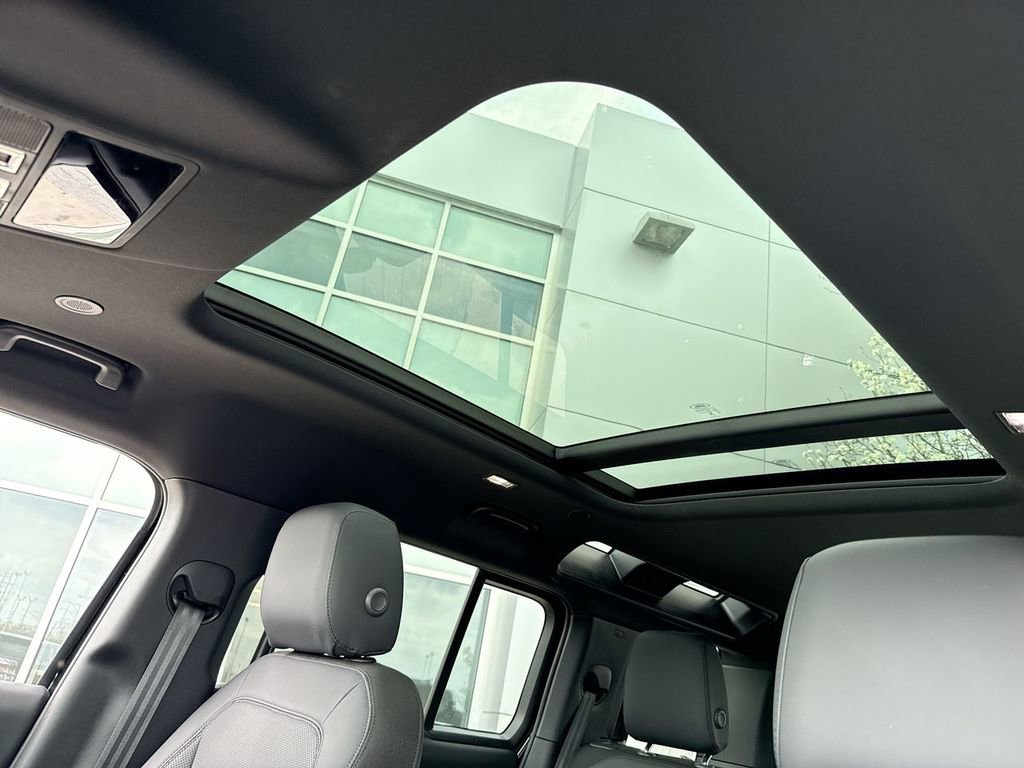 2025 Land Rover Defender 110 S