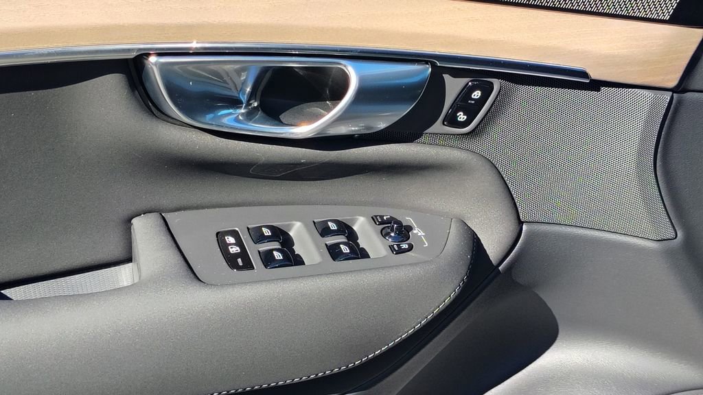 2026 Volvo Xc90 B6 Plus