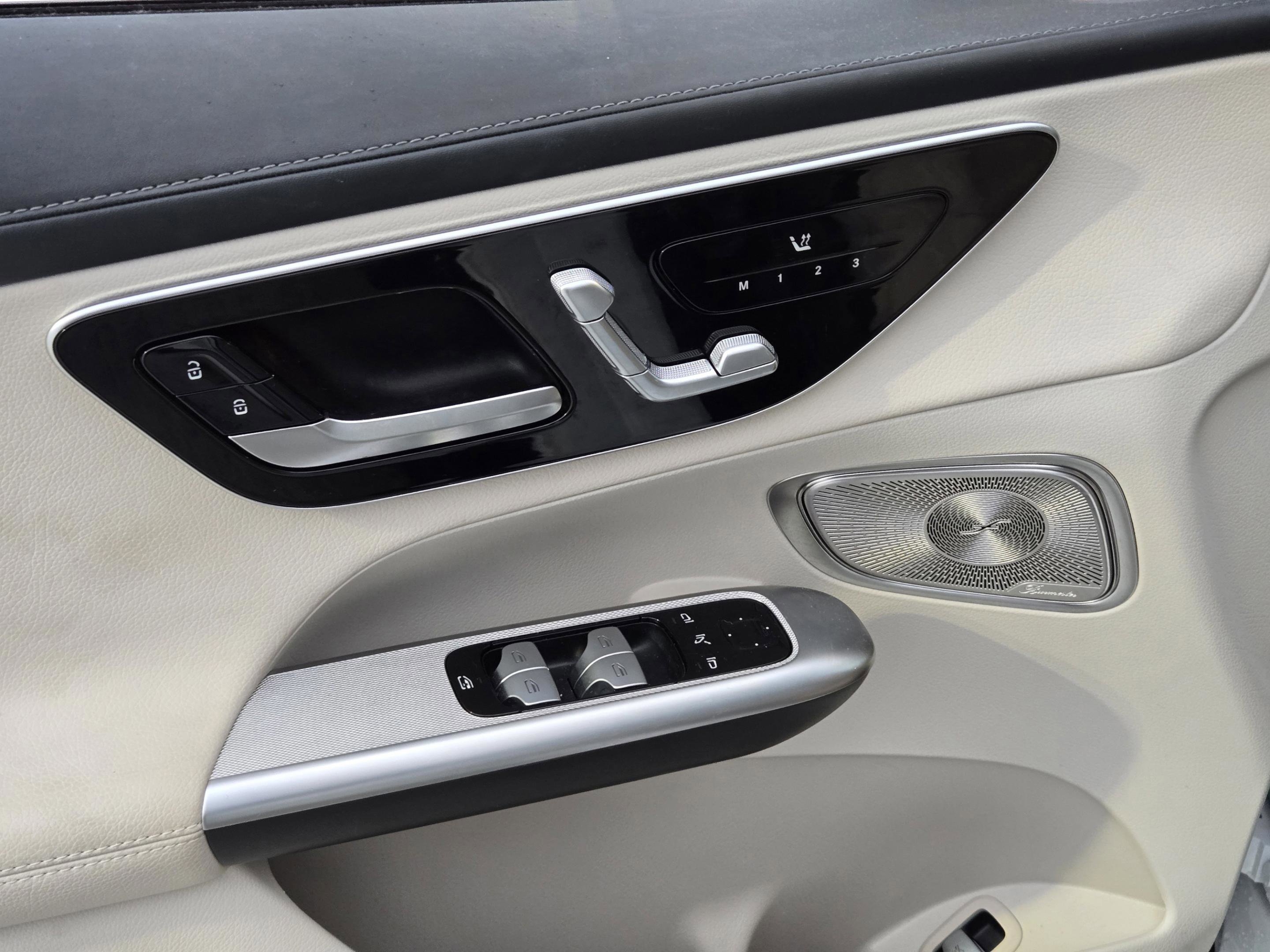 2024 Mercedes-Benz GLC 300