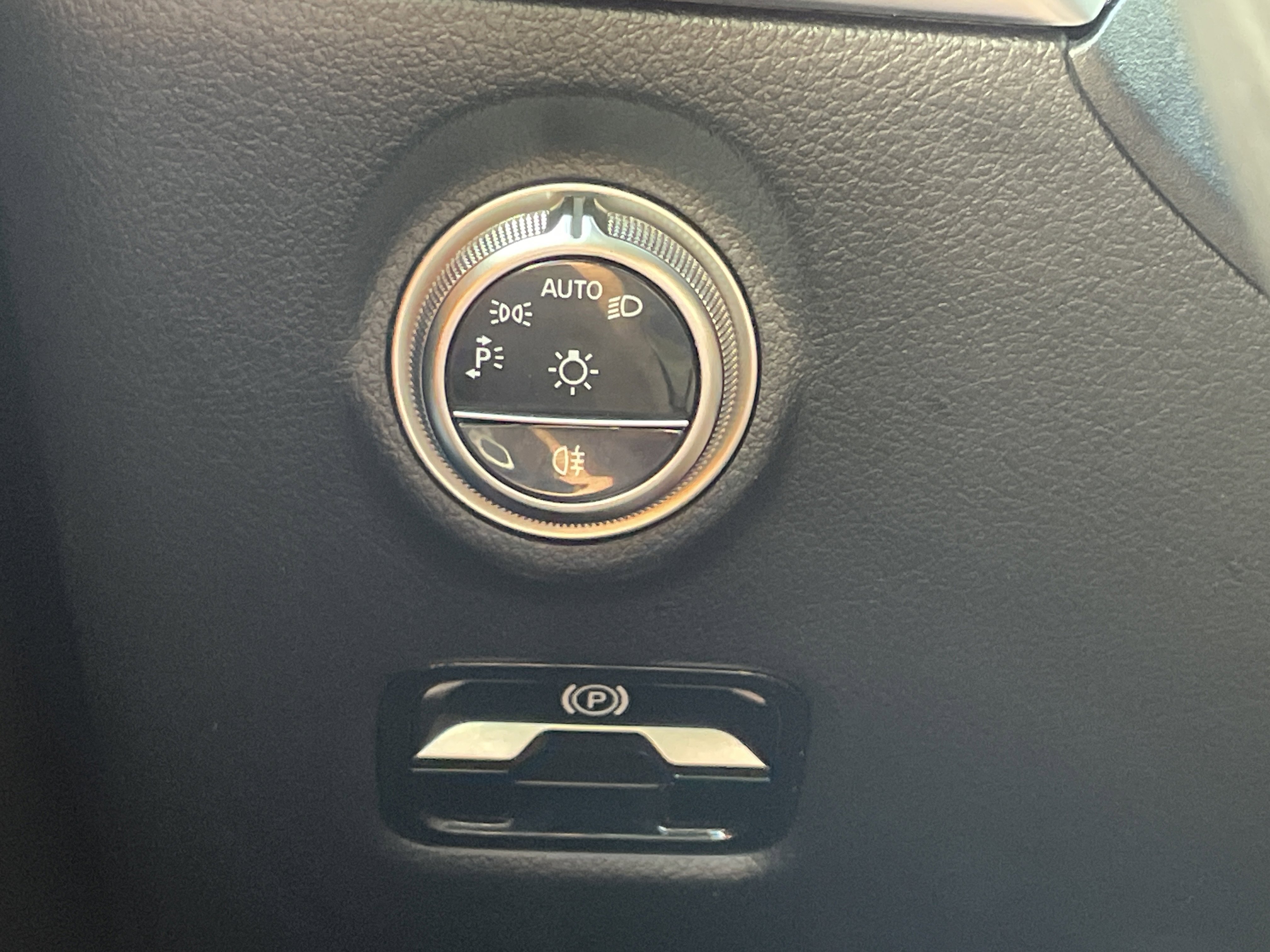 2025 Mercedes-Benz C 300 Sedan