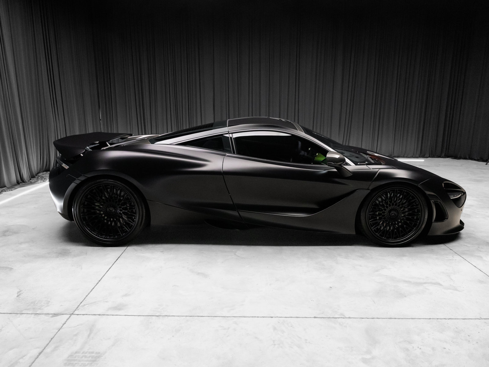 Used 2018 McLaren 720S photo 15