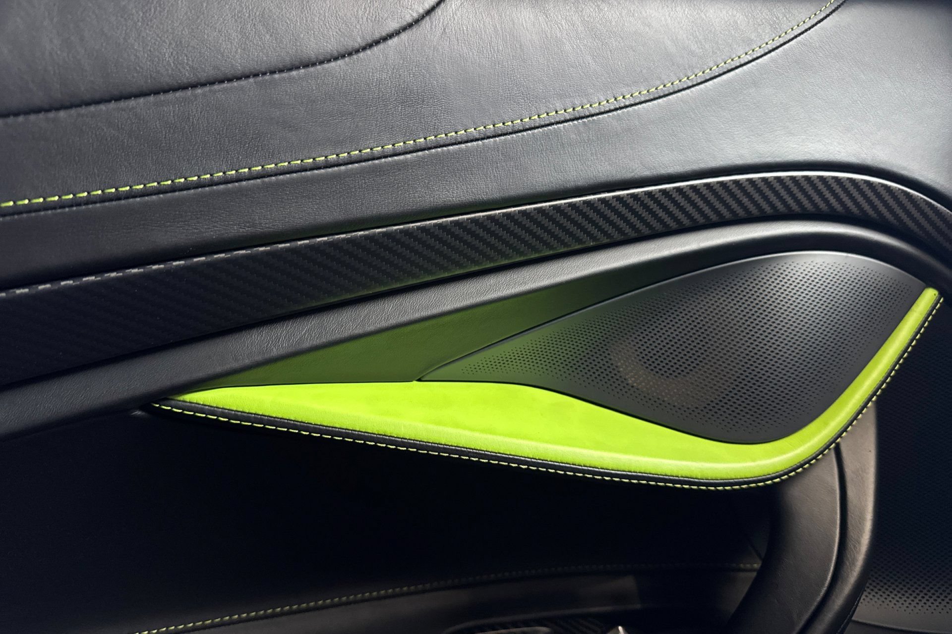 Used 2022 McLaren 765LT photo 13