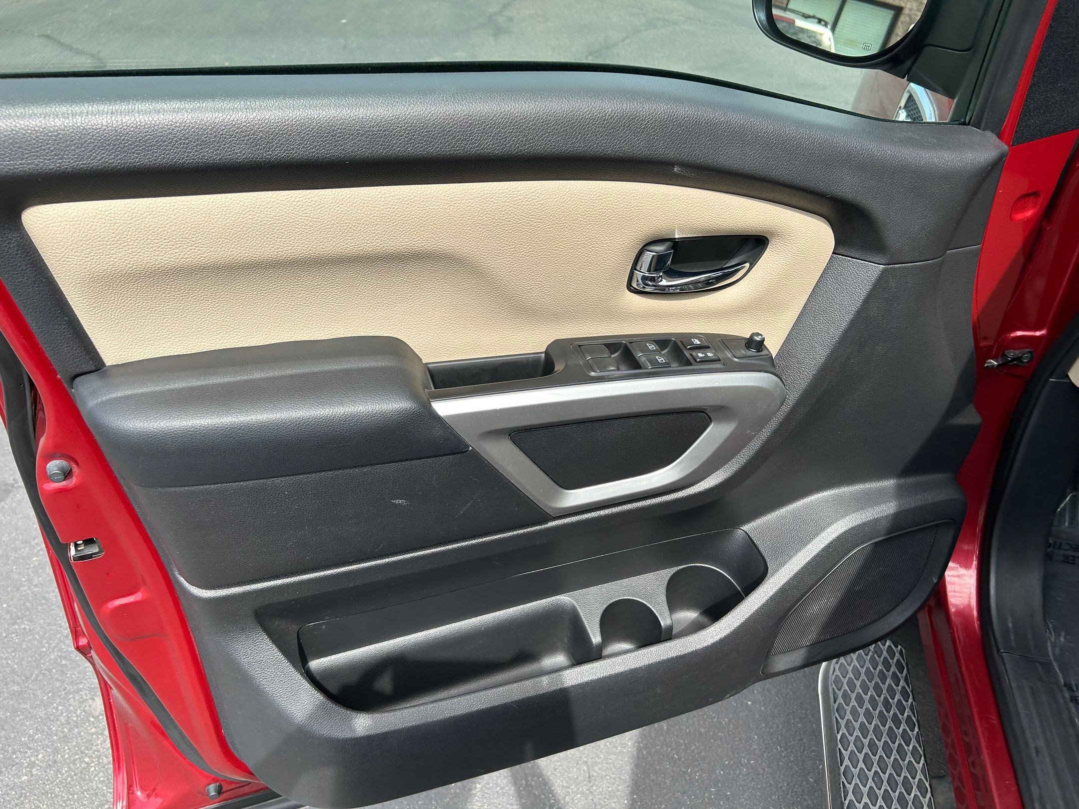 2017 Nissan Titan SV