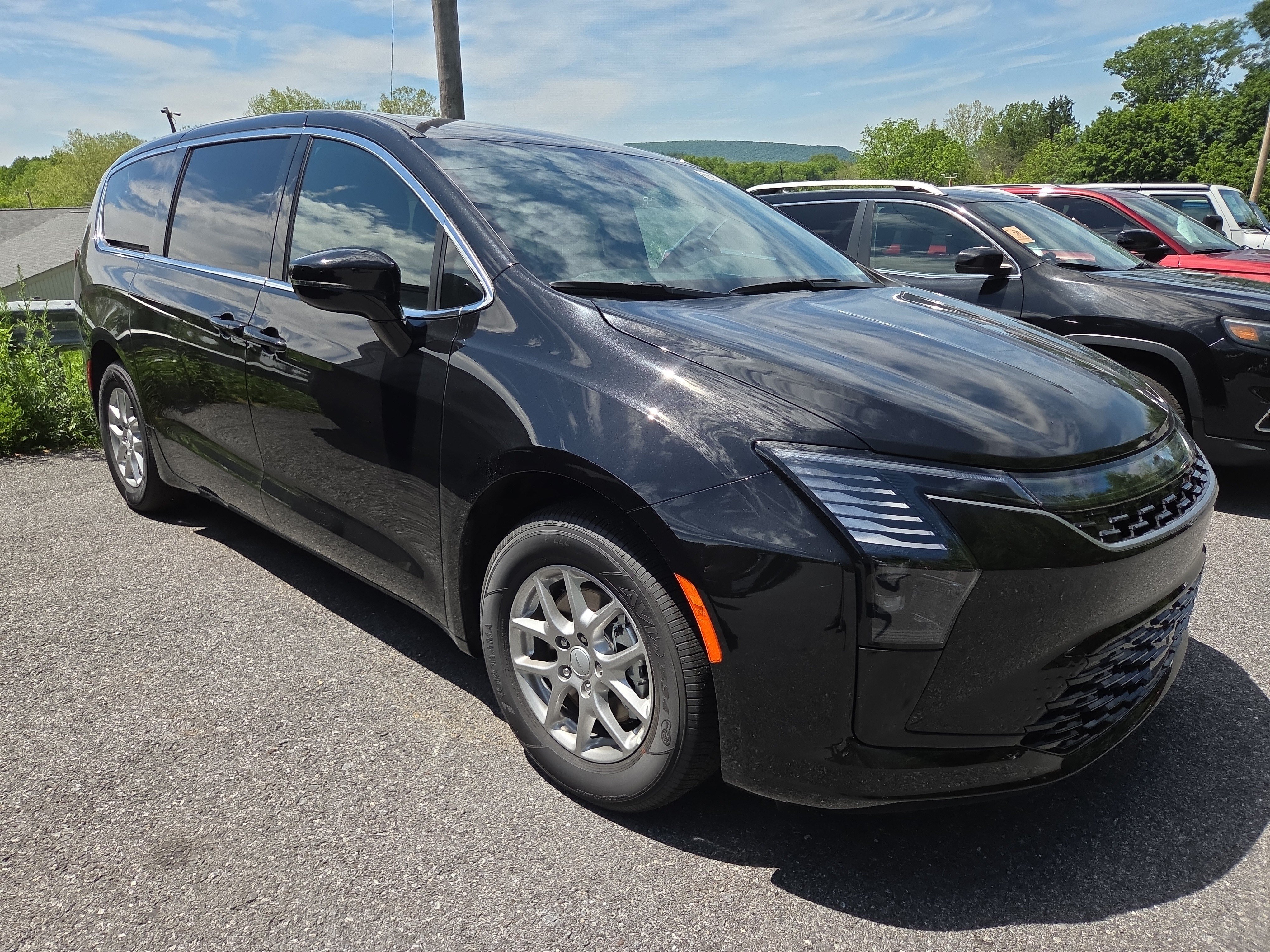 New 2027 Chrysler Pacifica Select