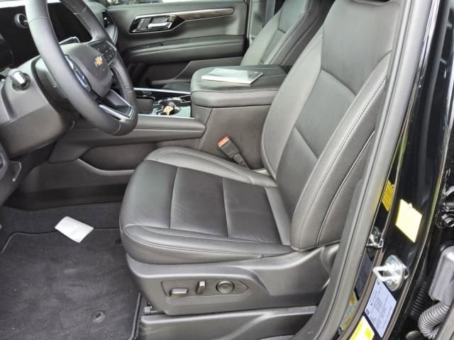 2025 Chevrolet Suburban LT