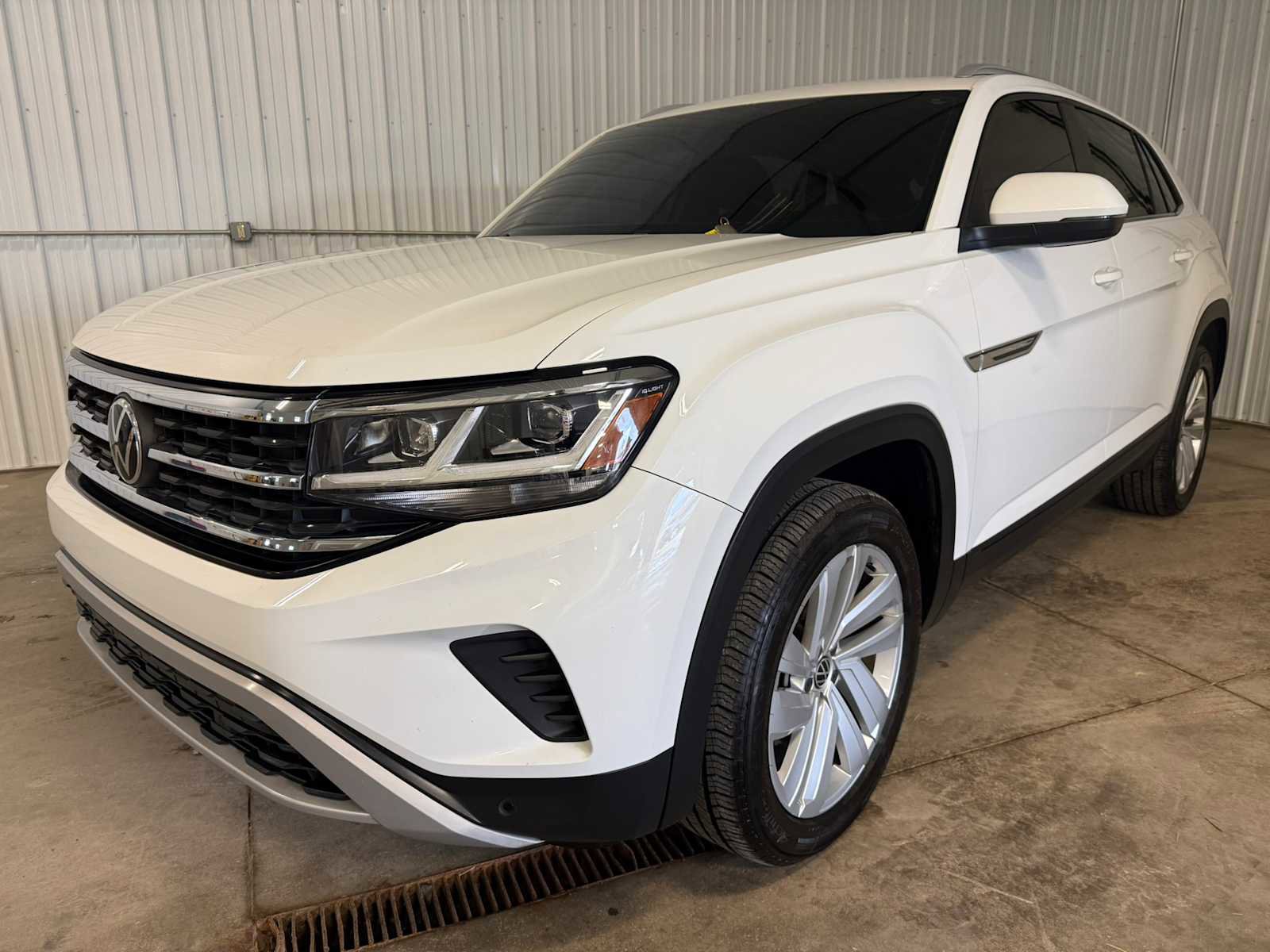 Certified 2020 Volkswagen Atlas Cross Sport SE w/ Panoramic Sunroof Package