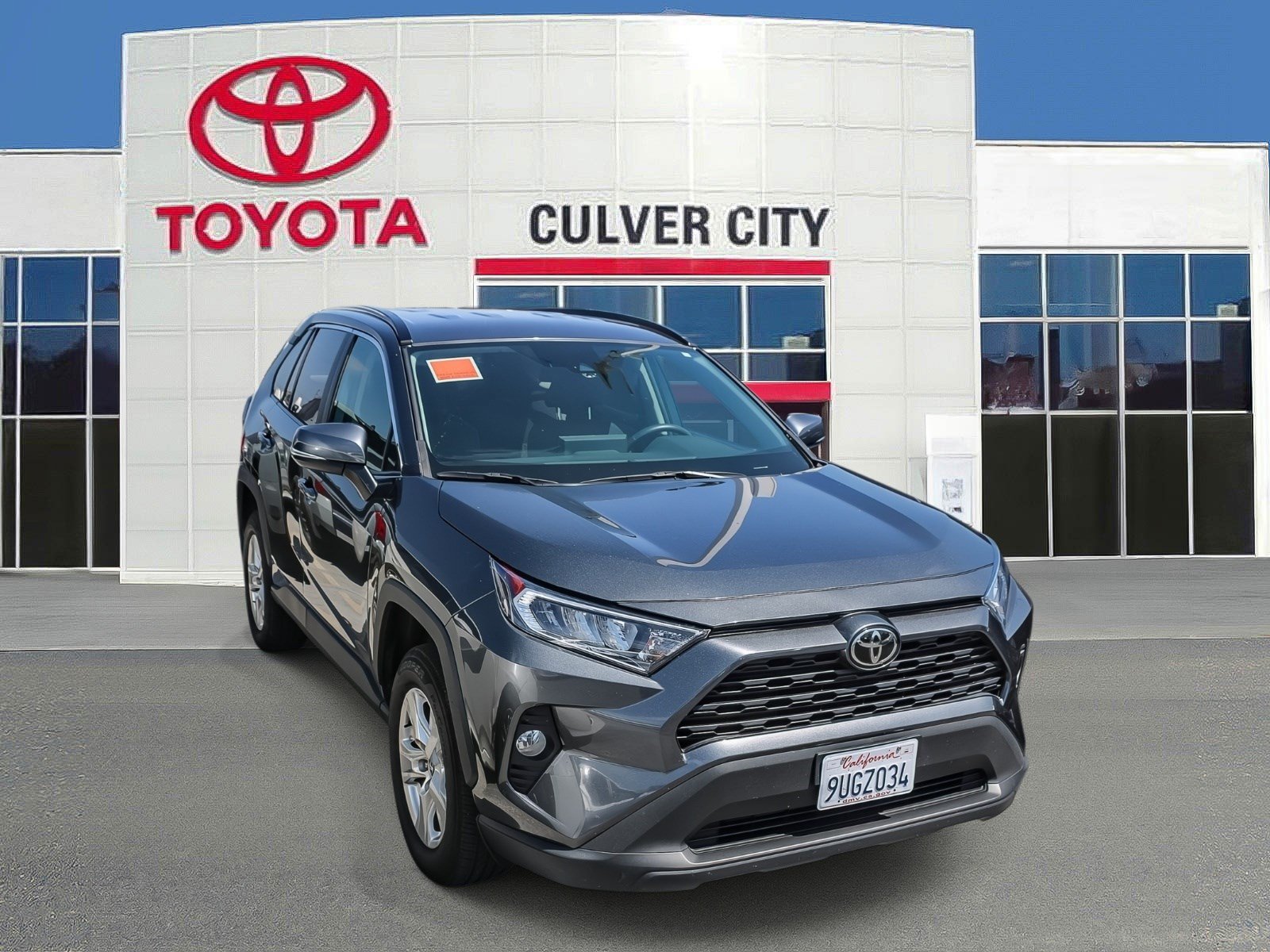 Used 2021 Toyota RAV4 XLE w/ XLE Grade Weather Package