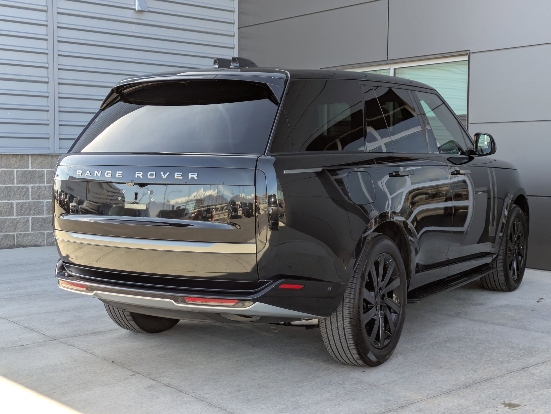 2025 Land Rover Range Rover SE