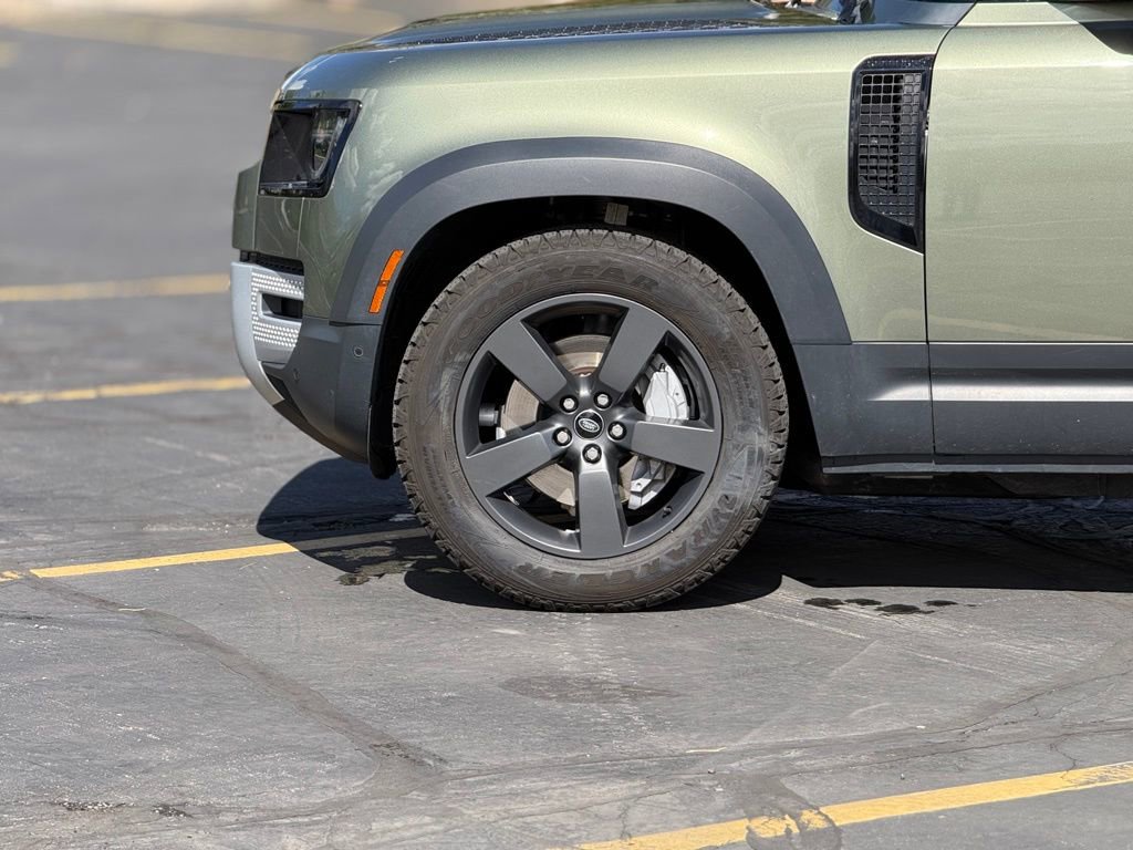 2023 Land Rover Defender 110 SE