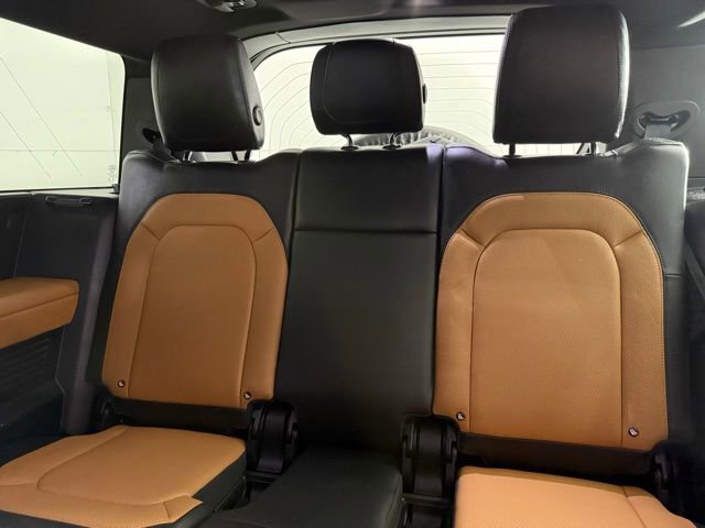 2024 Land Rover Defender 130 X-Dynamic SE