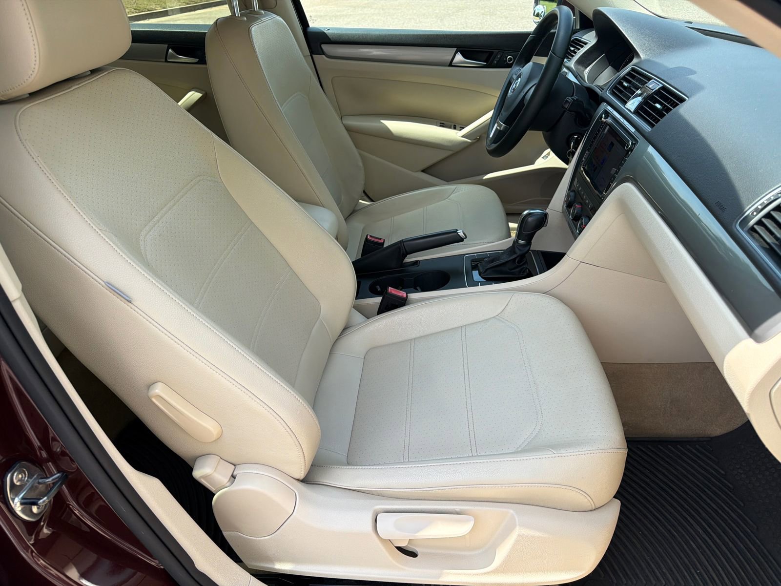 2014 Volkswagen Passat 1.8T Wolfsburg Edition