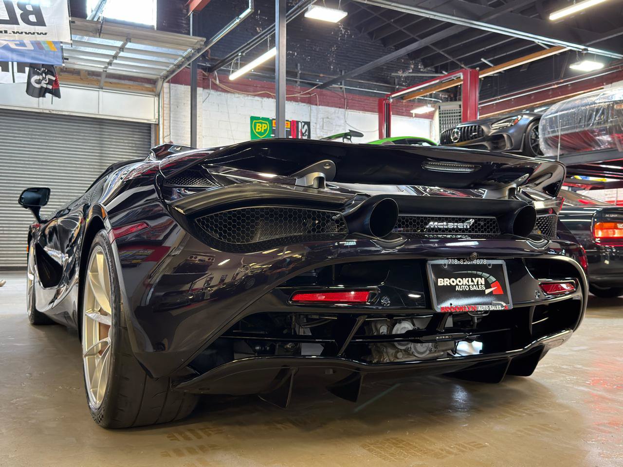 Used 2022 McLaren 720S Performance photo 10