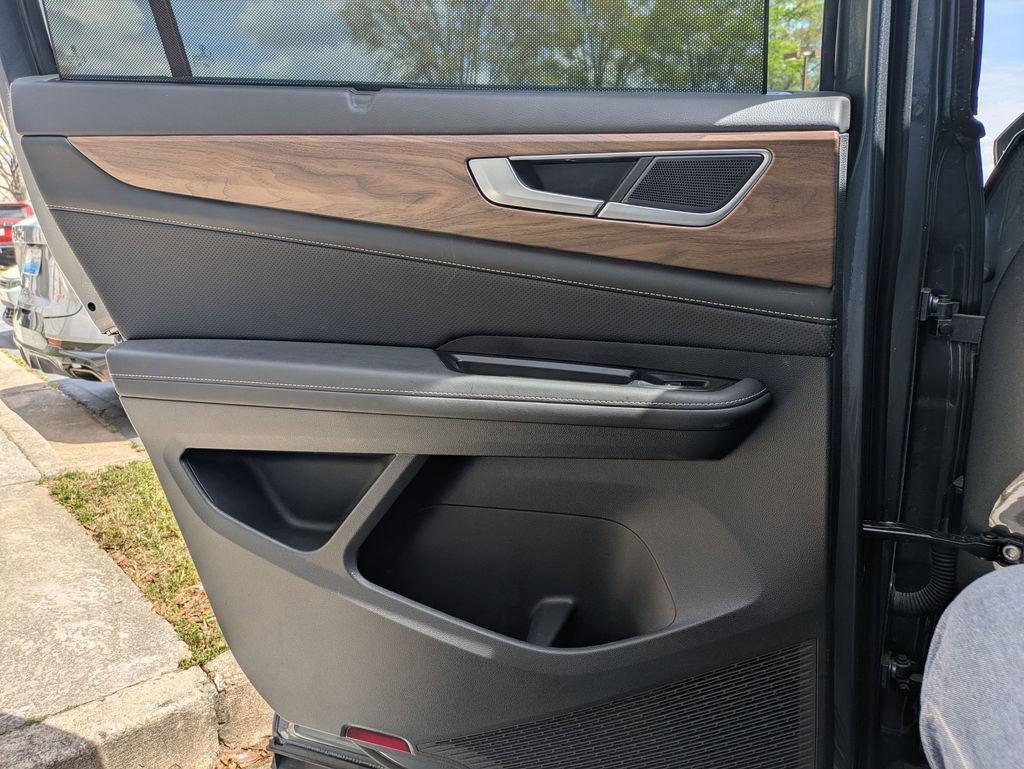 2025 Volkswagen Atlas SE