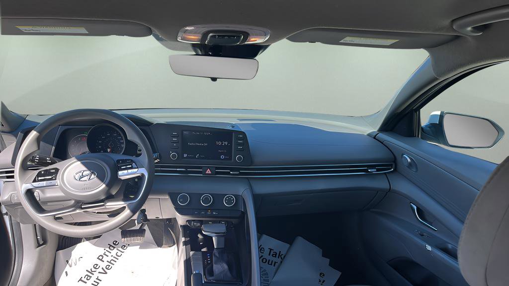 2022 Hyundai Elantra SE