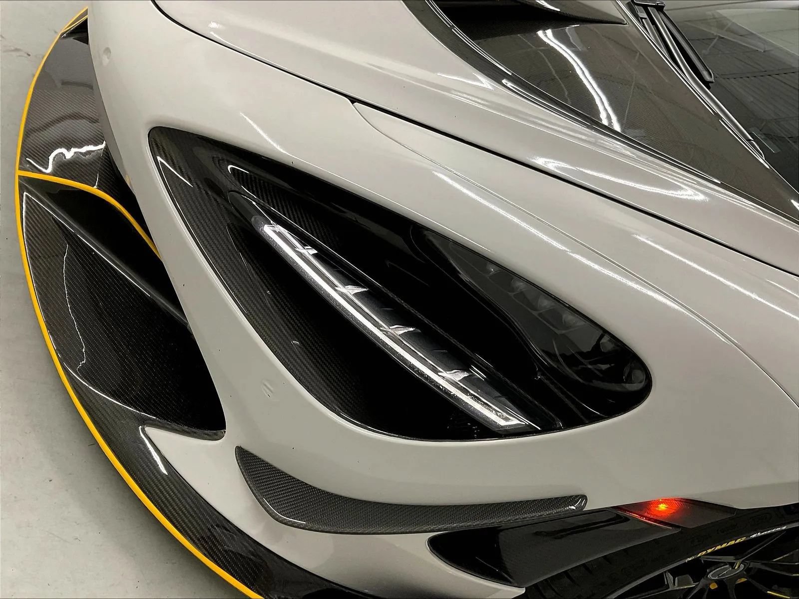 Used 2019 McLaren 720S Performance photo 32