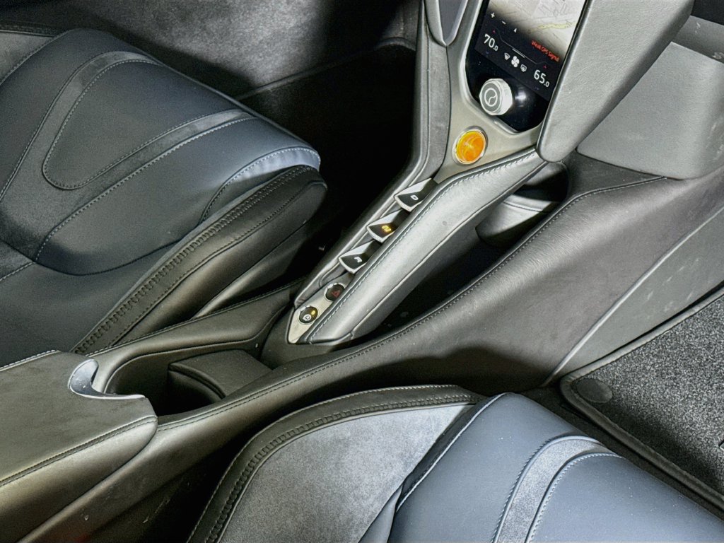 Used 2025 McLaren 750S photo 18