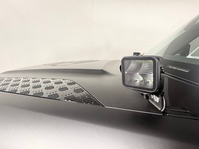 2023 Land Rover Defender 130 SE