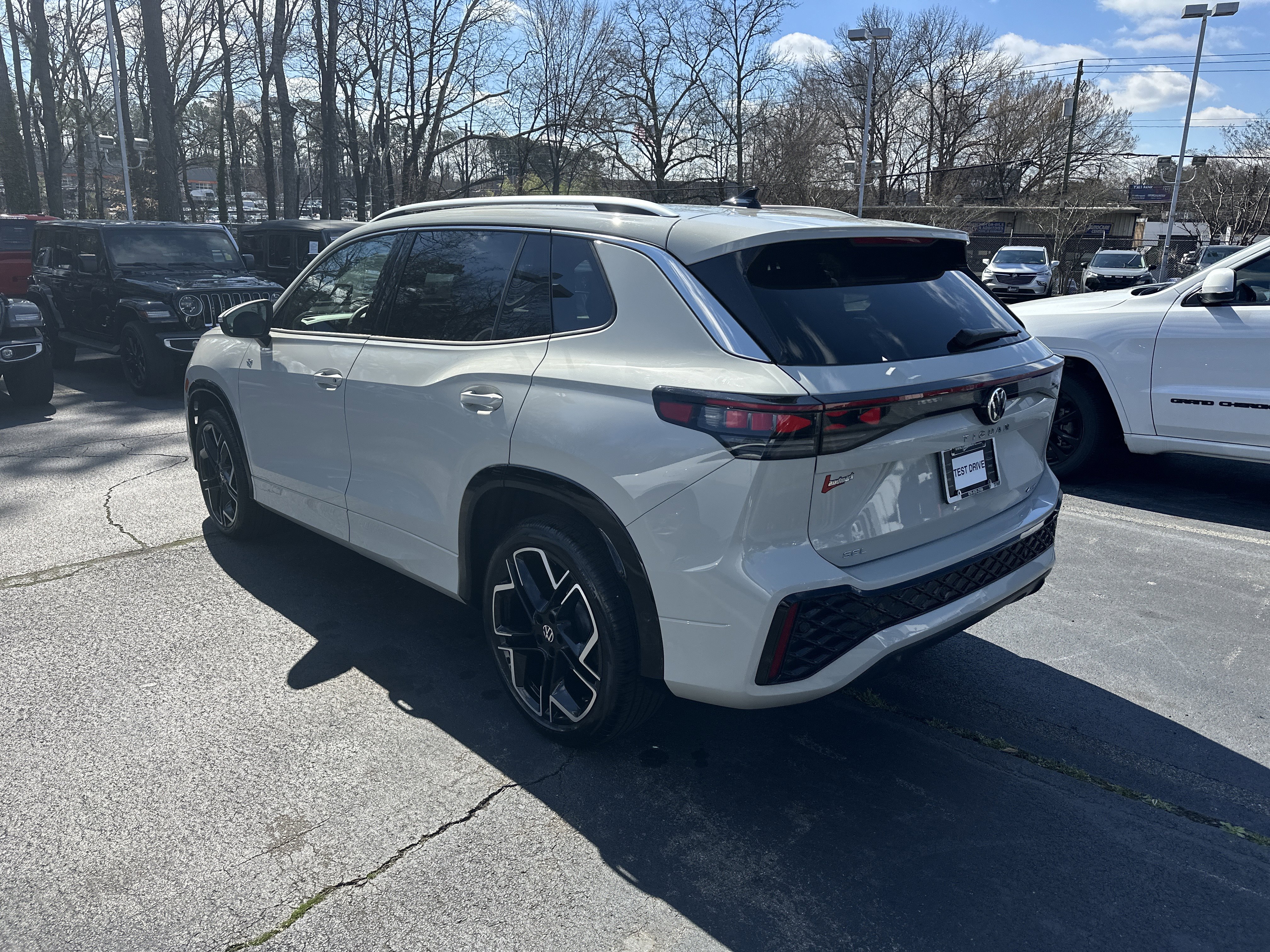 2025 Volkswagen Tiguan SEL R-Line