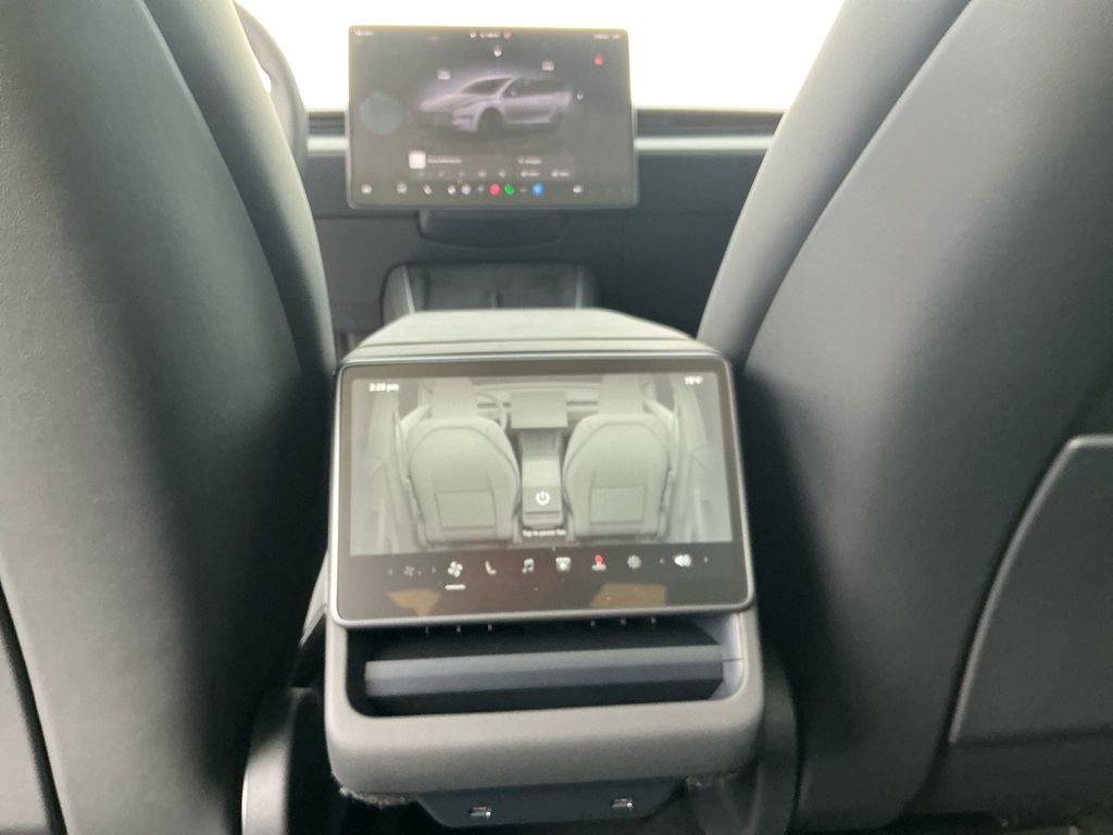 2026 Tesla Model Y 2WD