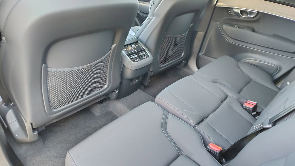 2026 Volvo Xc90 B6 Plus