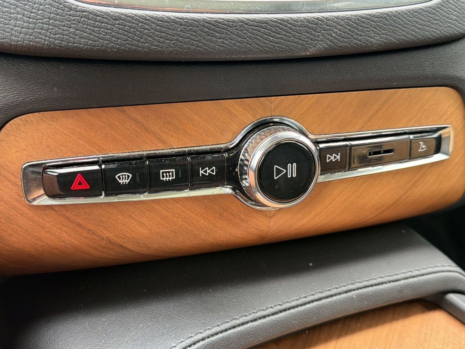 2023 Volvo Xc90 B6 Plus