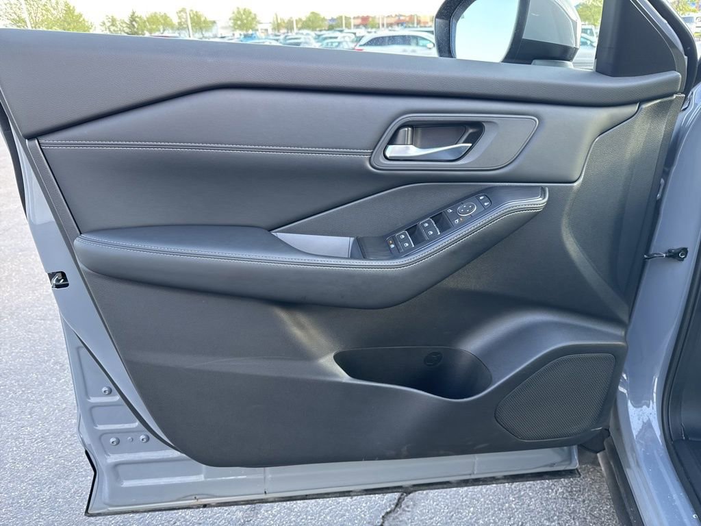 2025 Nissan Rogue SL