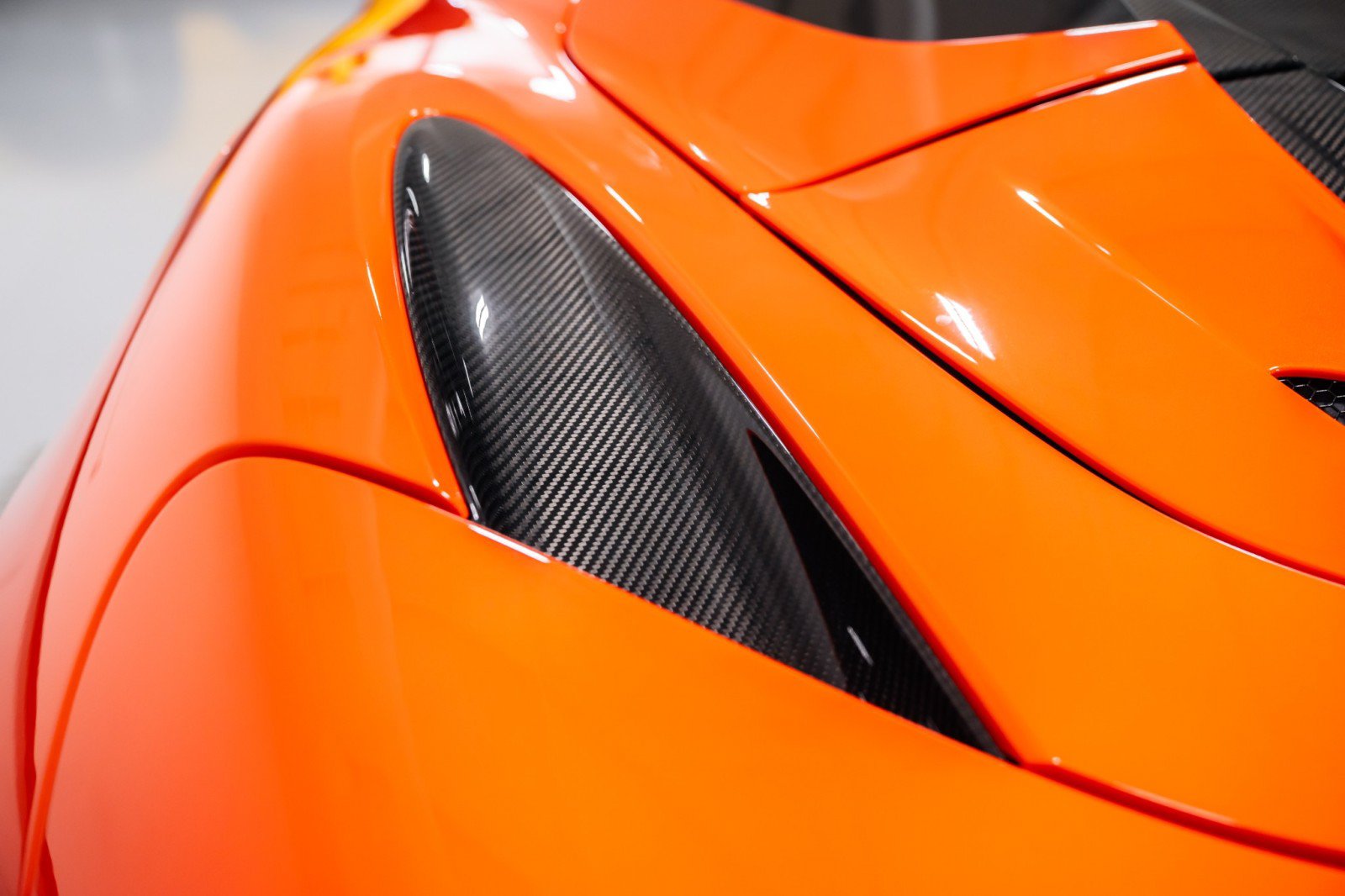 Used 2019 McLaren 720S Performance photo 32